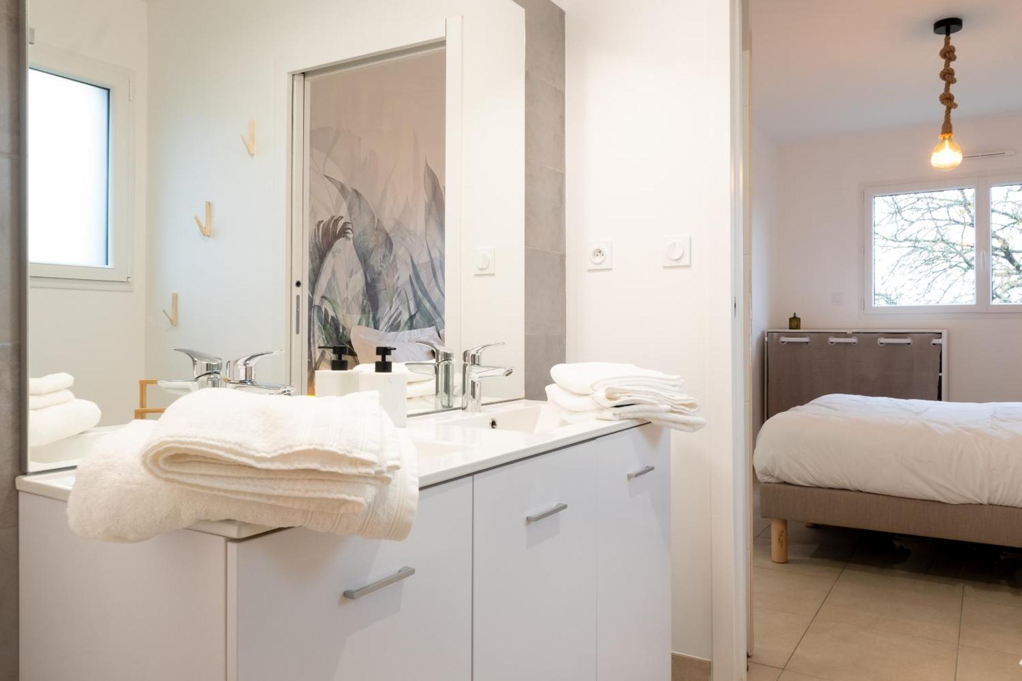Appart Hotel La Gacilly-Centre Ville-Spa-Parking מראה חיצוני תמונה