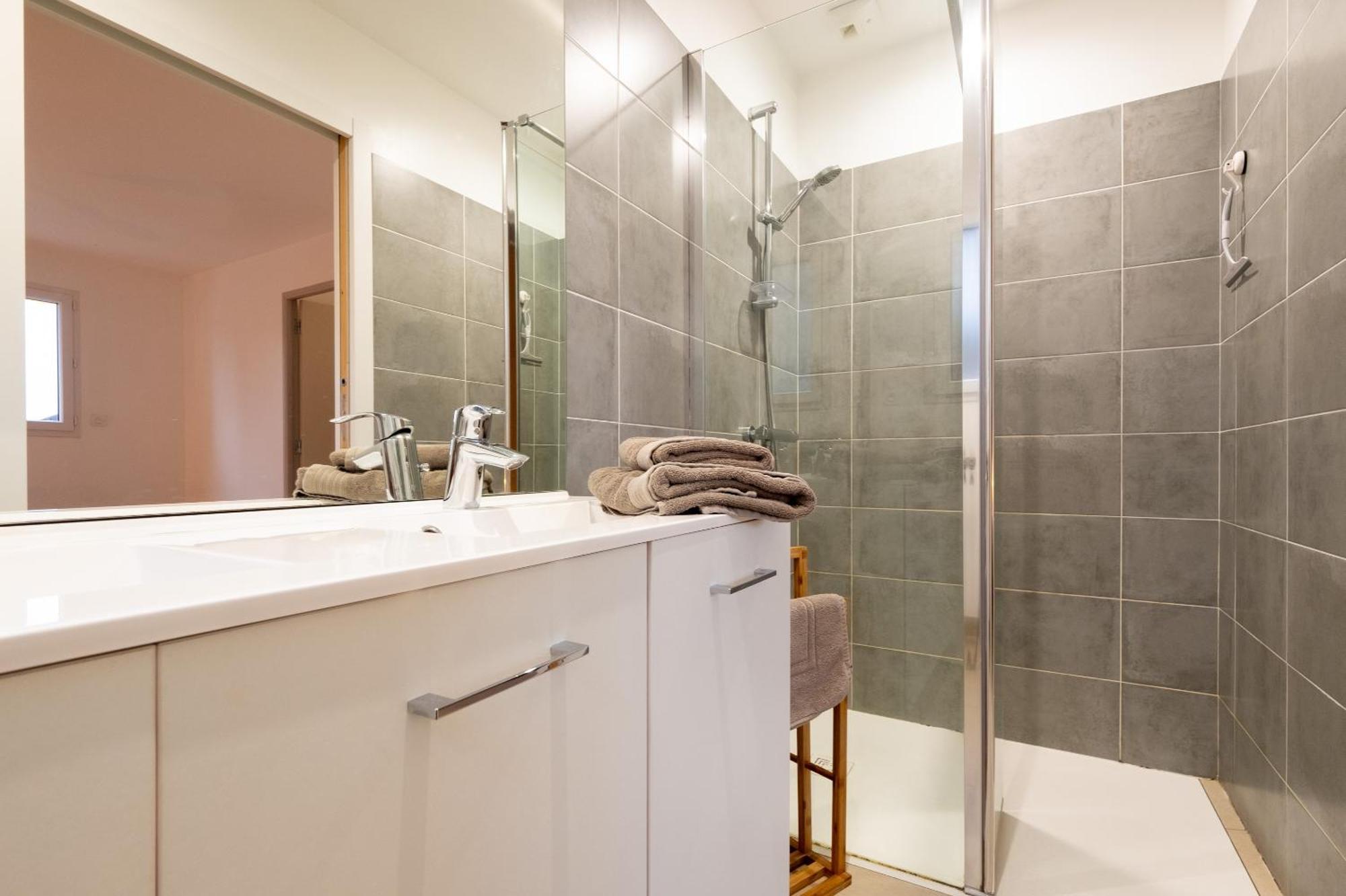 Appart Hotel La Gacilly-Centre Ville-Spa-Parking מראה חיצוני תמונה